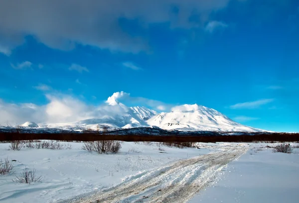 Piękny wulkan w zimie — Zdjęcie stockowe