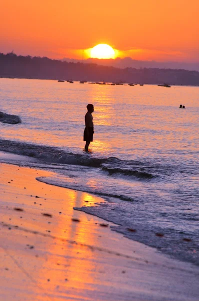 Sunrise on beach — Stock Photo, Image