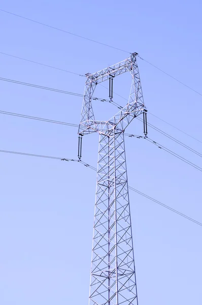 Líneas de transmisión de alta tensión — Foto de Stock