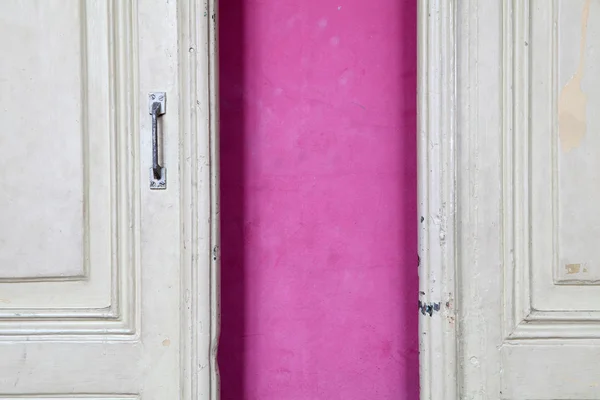 Vintage deurklink op houten deur — Stockfoto