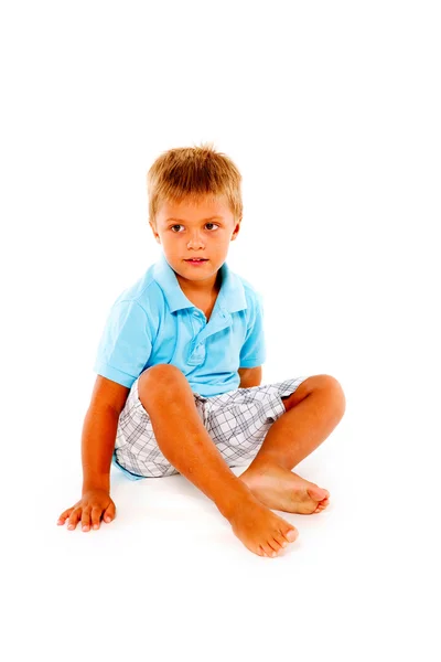 Chlapec sedí — Stock fotografie