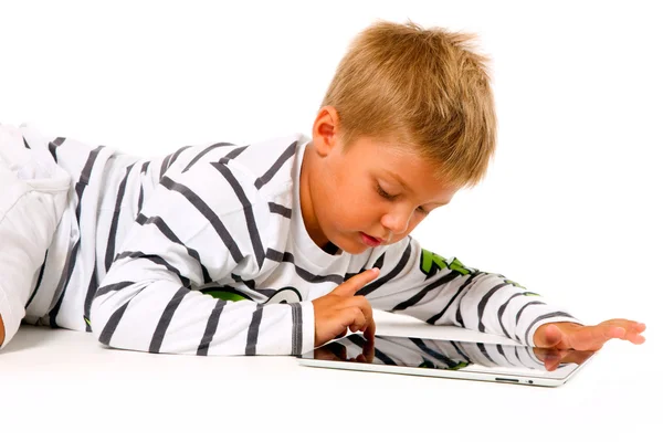 小男孩用数码平板电脑 — 图库照片