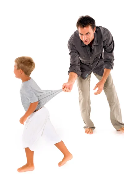 Ο πατέρας παίζει με το γιο του — Φωτογραφία Αρχείου