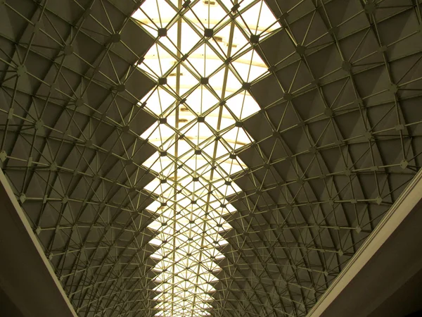 Taket kupol tunnel struktur med ljusa landskap bild — Stockfoto