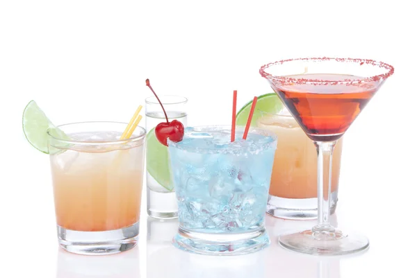 Många drycker drycker blå lagunen, mojito; tropiska martin — Stockfoto