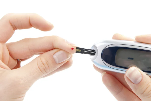 Doente que mede o nível de glucose no sangue — Fotografia de Stock