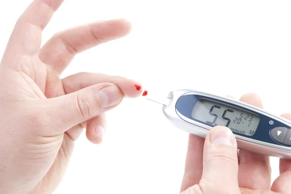 Diabetes paciente que mide el nivel de glucosa análisis de sangre — Foto de Stock