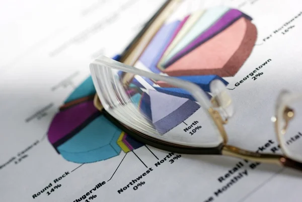Glasses laying on color diagramm. Financial Concept. — Stock Photo, Image