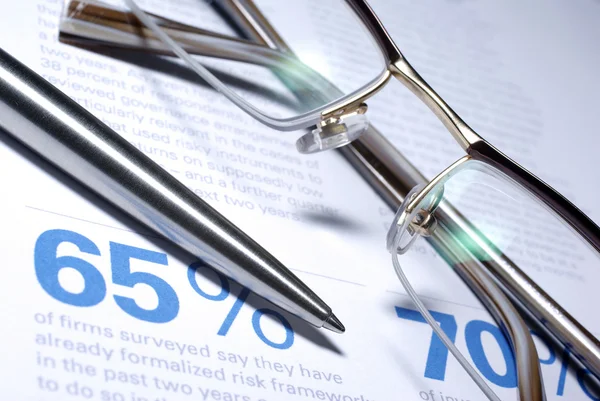 Glasses and pen macro closeup. Business Concept. — Stock Photo, Image