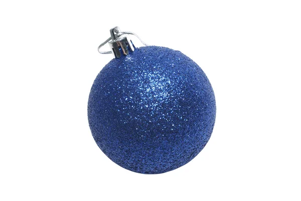 Bola de Natal azul brilhante sem sombra isolada nas costas brancas — Fotografia de Stock