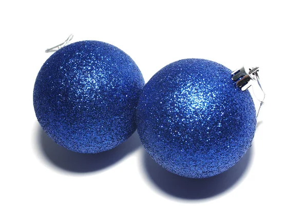 Bolas azules de Navidad aisladas sobre fondo blanco . —  Fotos de Stock