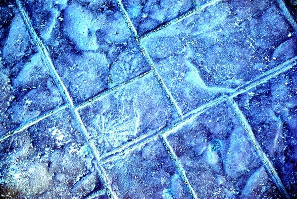 Bevroren weg gemaakt van steen. abstracte gestructureerde achtergrond. — Stockfoto