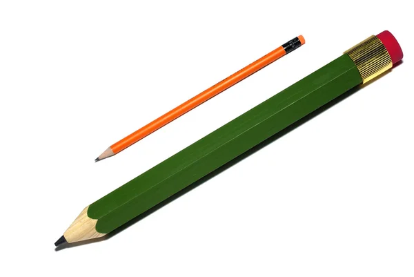 Büyük yeşil ve beyaz backgrou izole standart turuncu kalemler — Stok fotoğraf