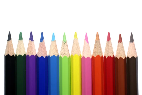 Muitos lápis de cor isolados no fundo branco . — Fotografia de Stock
