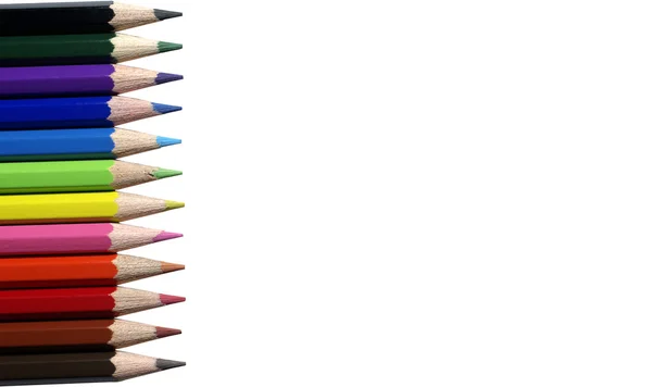 Beaucoup de crayons de couleur pour le dessin. Isolé sur fond blanc . — Photo