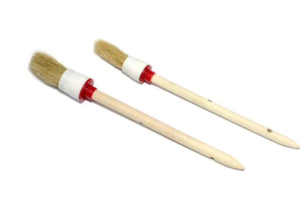 Due spazzole rotonde isolate su sfondo bianco . — Foto Stock
