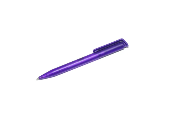 Caneta esferográfica violeta isolada sobre fundo branco . — Fotografia de Stock