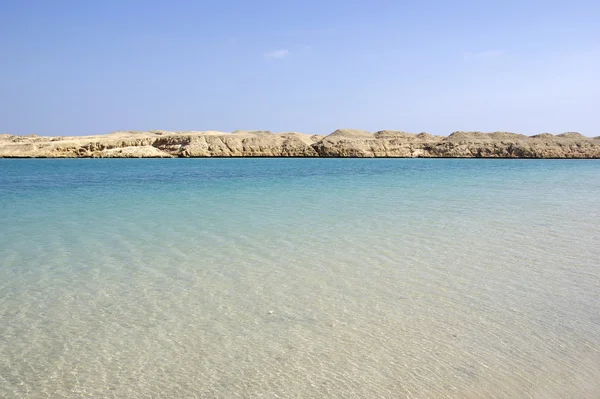 Wunderschöne Meereslandschaft mit ägyptischer Wüste. — Stockfoto