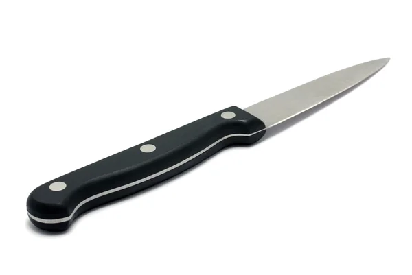 Кухонний ніж з чорною ручкою ізольовано на білому тлі . — стокове фото