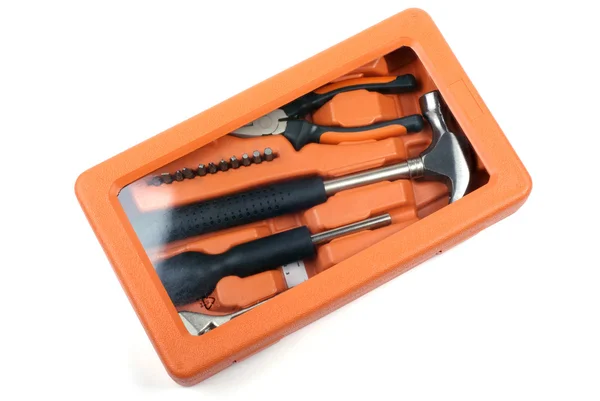 Caixa de ferramentas de plástico laranja com conjunto de ferramentas isoladas em backg branco — Fotografia de Stock