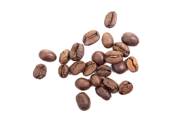 Hnědá pražená kávová zrna izolované na bílém pozadí. — Stock fotografie