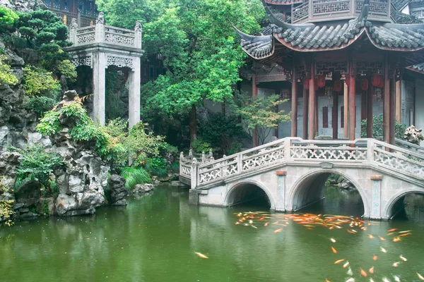 Jardim de estilo tradicional chinês — Fotografia de Stock