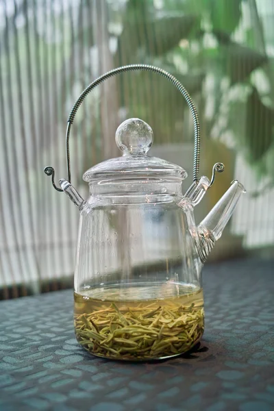 Teapot on table — Stock Photo, Image