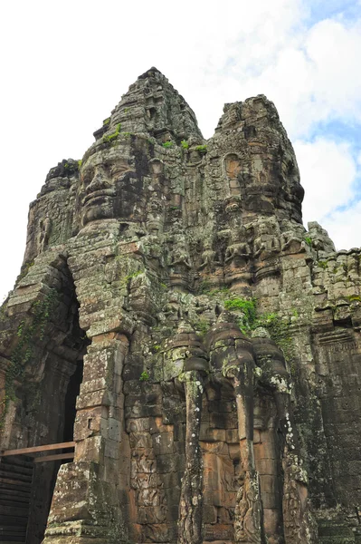 Angkor thom södra porten i Kambodja — Stockfoto