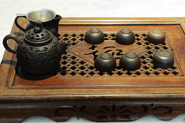 Набор чая Gongfu с чайником и чашки — стоковое фото
