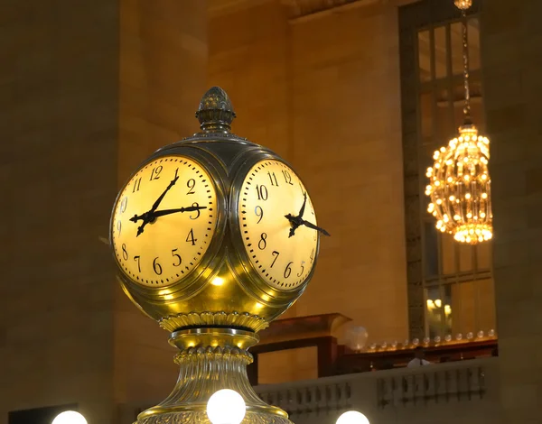 Часы в Центральном вокзале — стоковое фото