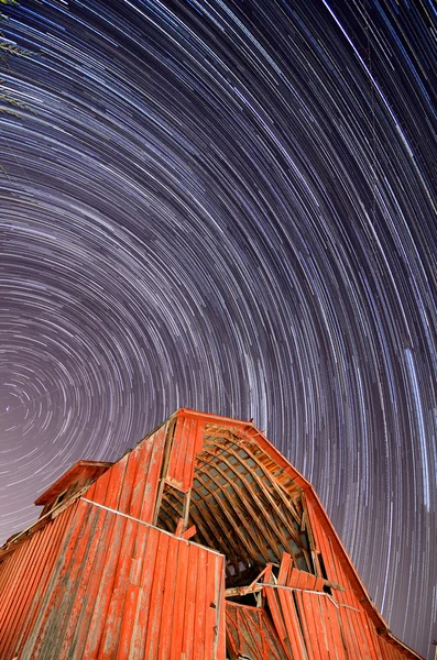 Abandoned Barn and Star Trails — Stock Photo, Image