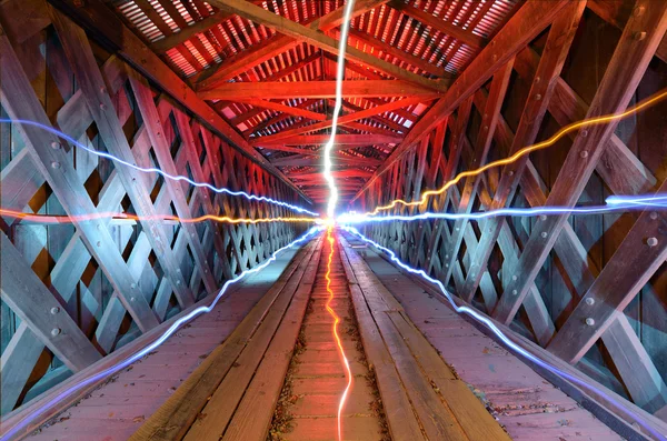 Ljusstrålar i en tunnel — Stockfoto