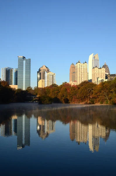 Reflexionen der Skyline von Atlanta — Stockfoto