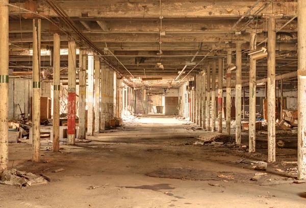 Starej, opuszczonej fabryce — Zdjęcie stockowe