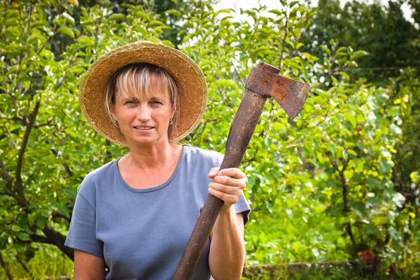 Woman with axe — Stock Photo, Image