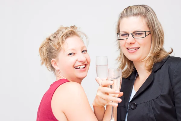 Twee vrouwen vieren succes — Stockfoto