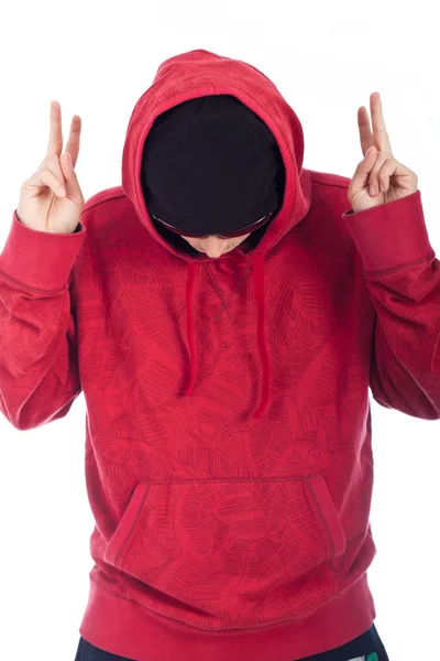 Hip Hop homem com capuz vermelho posando — Fotografia de Stock