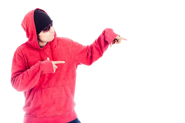Hip Hop uomo con cappuccio rosso che punta — Foto Stock