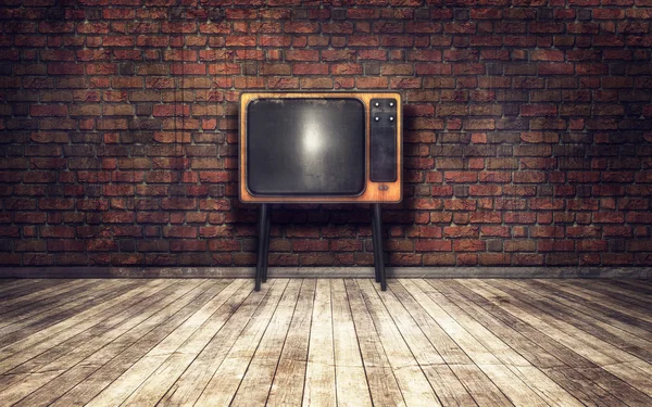 방에 있는 오래 된 tv — 스톡 사진