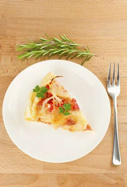 Tarta con tomate y queso —  Fotos de Stock