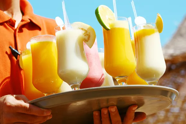 Bebidas na praia - Aproveite Fotografia De Stock