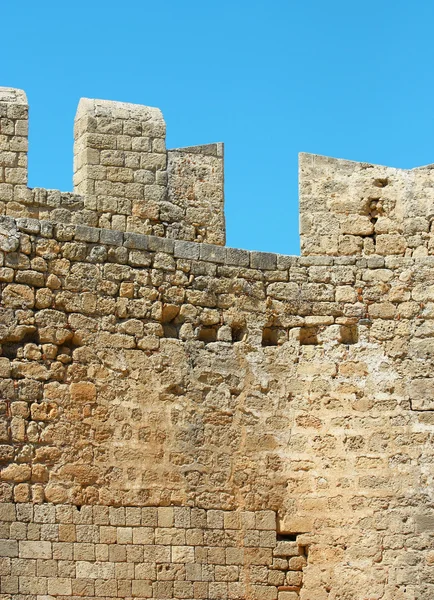 Murallas de acrópolis antigua en Lindos, isla de Rodas (Grecia) ) — Foto de Stock