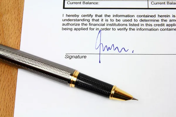Sopimuksen allekirjoittaminen — kuvapankkivalokuva