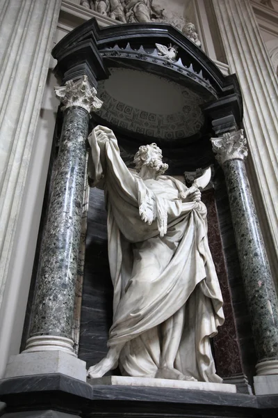 Статуя Святого Варфоломея — стоковое фото