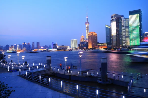 Vista noturna das paisagens urbanas de Xangai — Fotografia de Stock