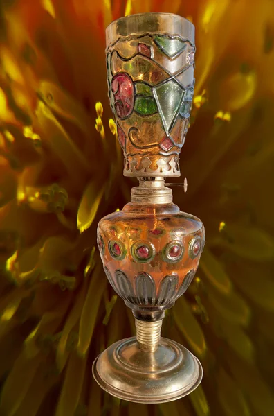 Antigua lámpara de aceite de tres colores aislada — Foto de Stock