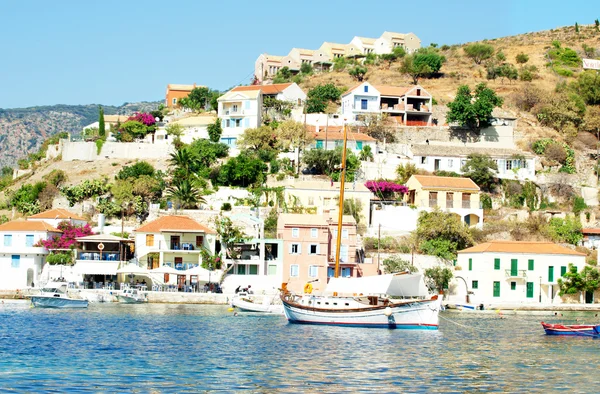ギリシャ、ケファロニア島、村 assos の海岸線 — ストック写真