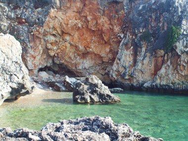 Scala, Kefalonia 'da küçük bir çakıl taşı plajı.