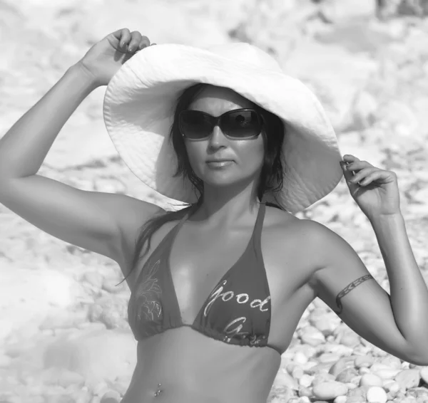 이탈리아 작풍 해변에서 여자 — 스톡 사진