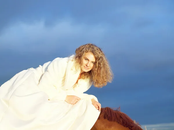 Portrait of beautiful bride ride on horse — Stock Photo, Image